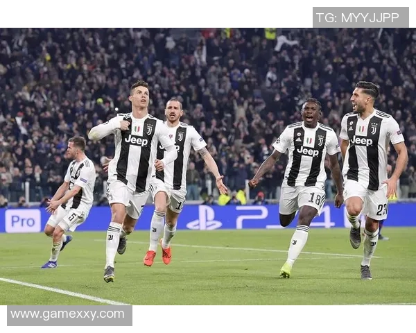 巴萨与尤文图斯首回合激战回顾球迷热情高涨的精彩瞬间 巴萨与尤文图斯首回合激战回顾球迷热情高涨的精彩瞬间