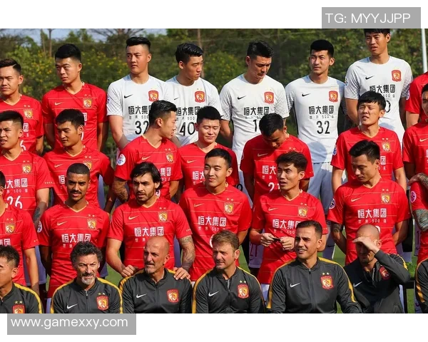 广州恒大与贵州队精彩对决集锦回顾展现足球魅力与激情瞬间 广州恒大与贵州队精彩对决集锦回顾展现足球魅力与激情瞬间