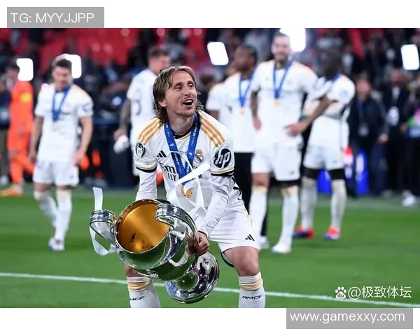 法兰克福勇闯欧冠四强连克皇马切尔西展现黑马风采 法兰克福勇闯欧冠四强连克皇马切尔西展现黑马风采