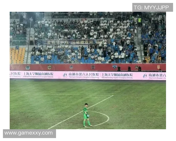 上港与申鑫激战在即球票抢购热潮引发球迷关注 上港与申鑫激战在即球票抢购热潮引发球迷关注