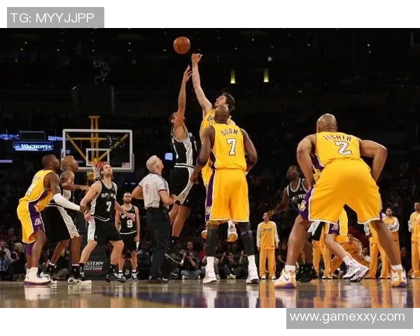 湖人对阵马刺精彩赛事在线直播全程回顾与分析 湖人对阵马刺精彩赛事在线直播全程回顾与分析