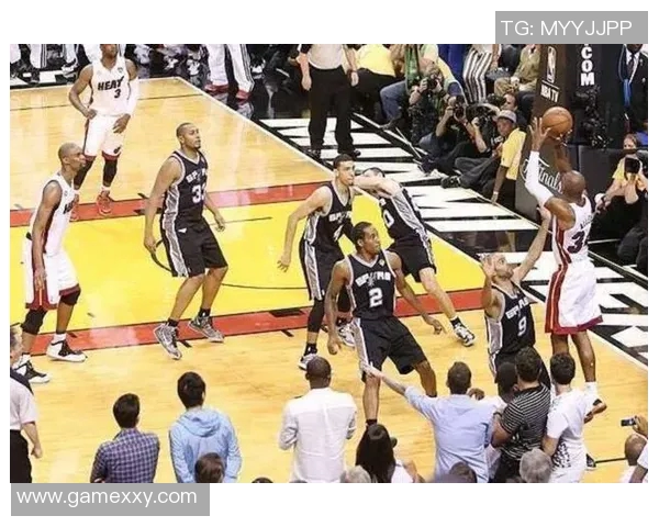 热火惜败马刺三分之差遗憾落败赛季精彩对决引发球迷热议 热火惜败马刺三分之差遗憾落败赛季精彩对决引发球迷热议