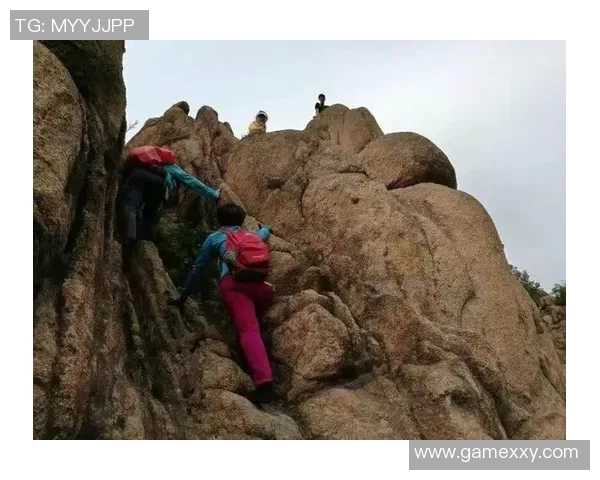 杭州攀岩队区域防守策略解析与攀岩热点的深度探讨